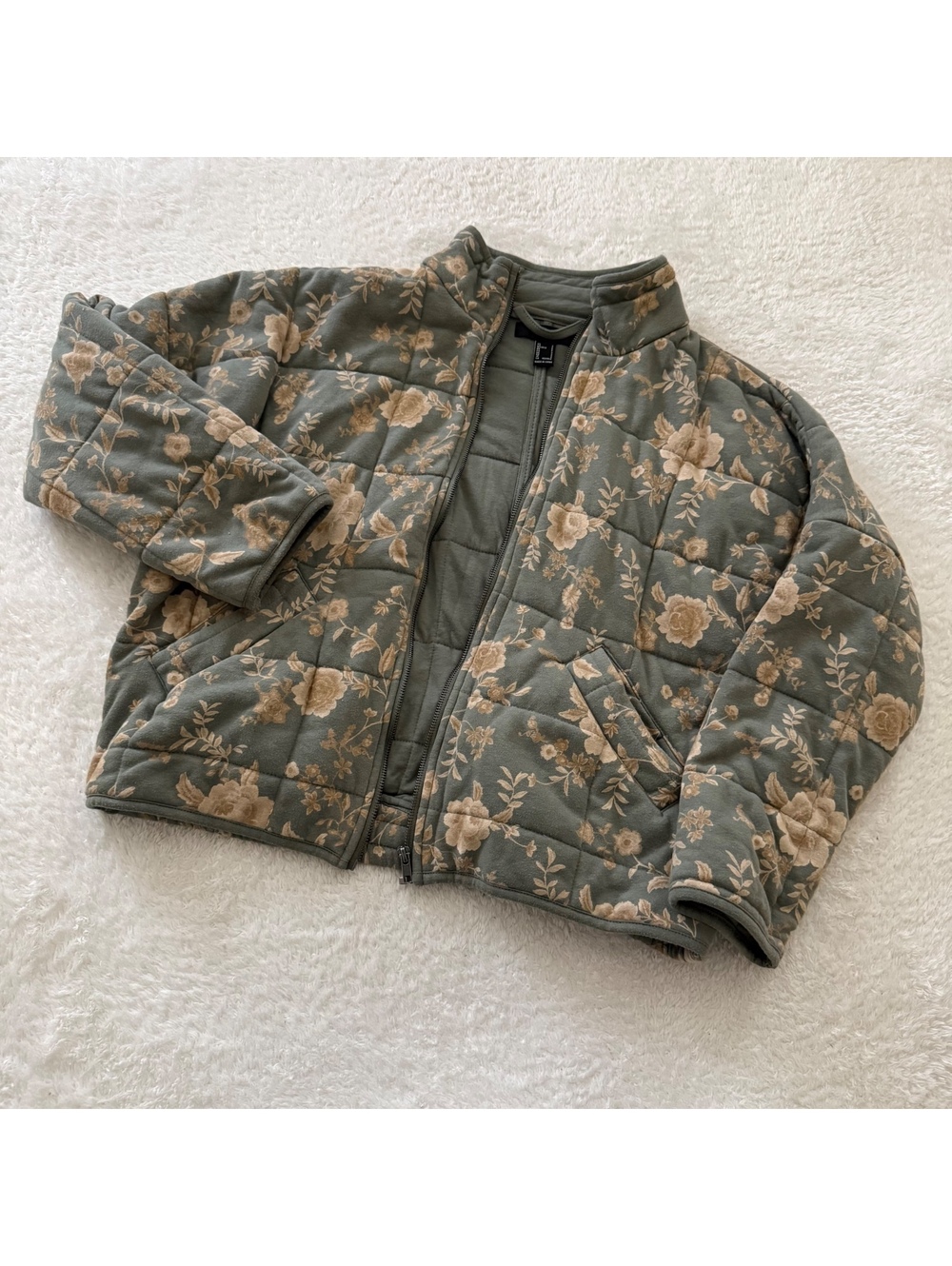 Women’s Small Oversized Floral Quilted Jacket